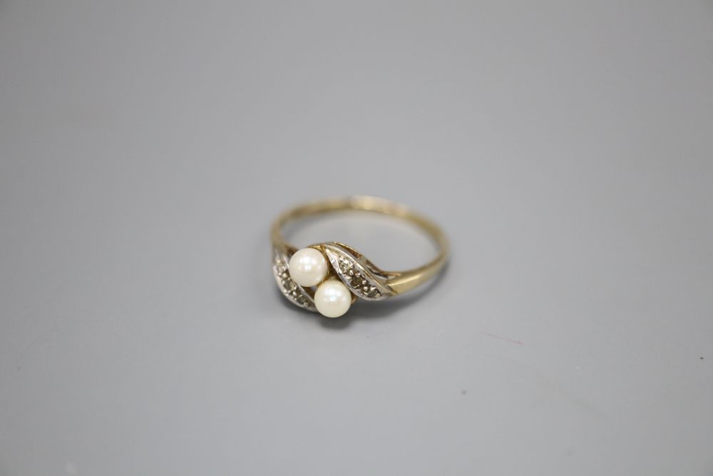 A 9ct gold seed pearl and diamond chip dress ring, size N